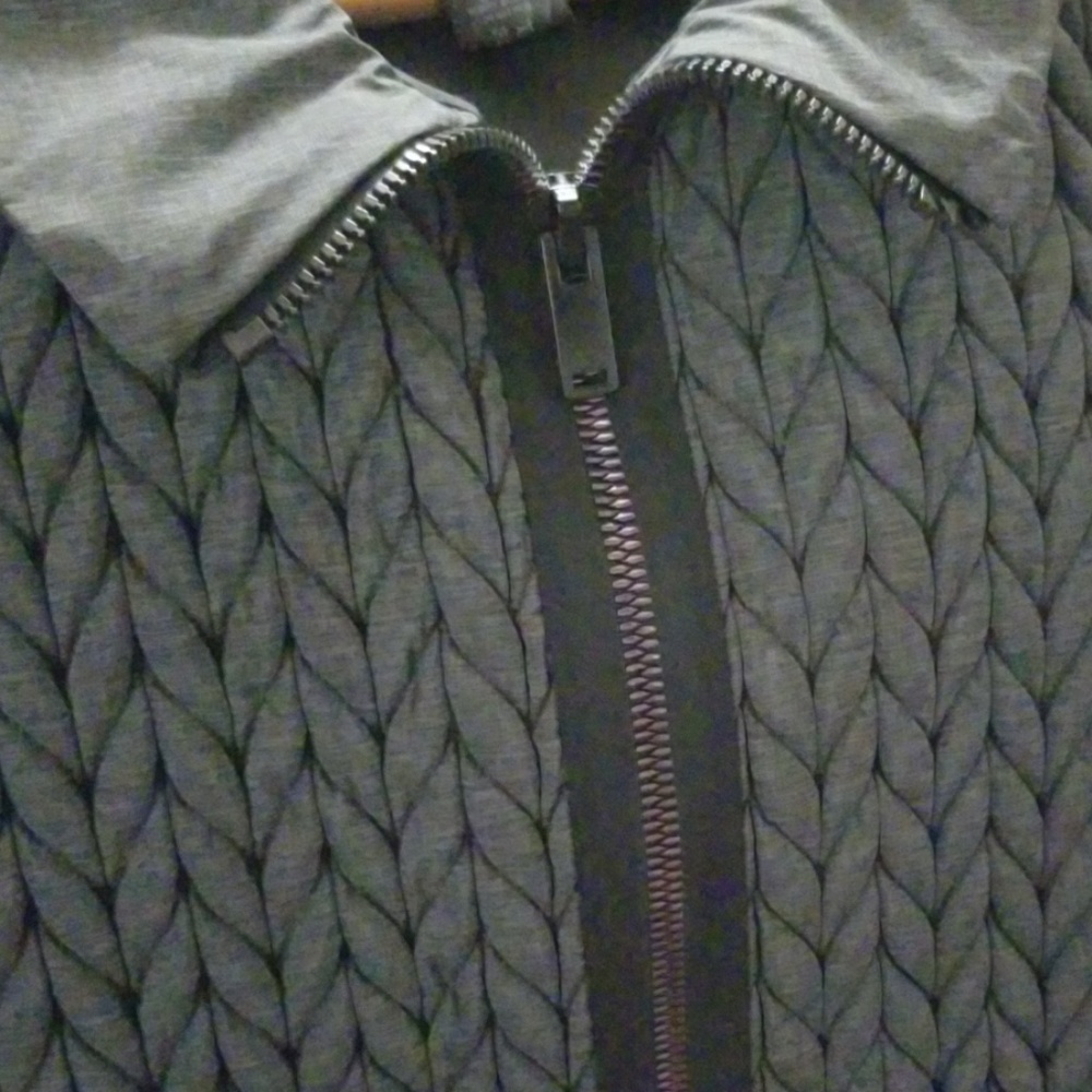 One-of-a-kind Light Patterned Vest - Picture 4 of 5